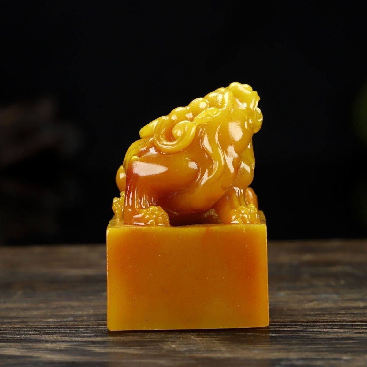 2005年中国福建寿山石・田黄石・貔貅紋印鑑・彫刻・トップコレクション版田黄石